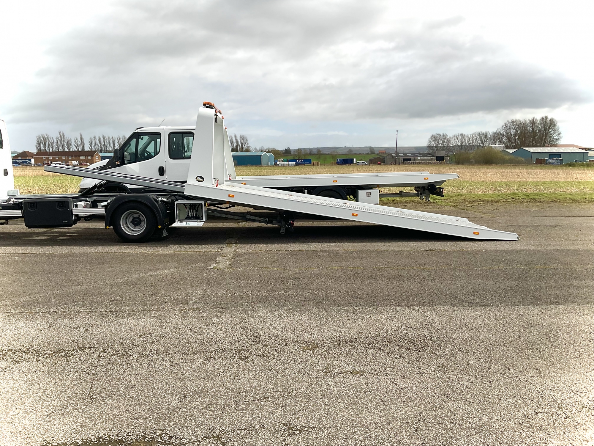 LJ TRANSPORT TAKE DELIVERY OF A PAIR OF NEW IVECO CREW CABS